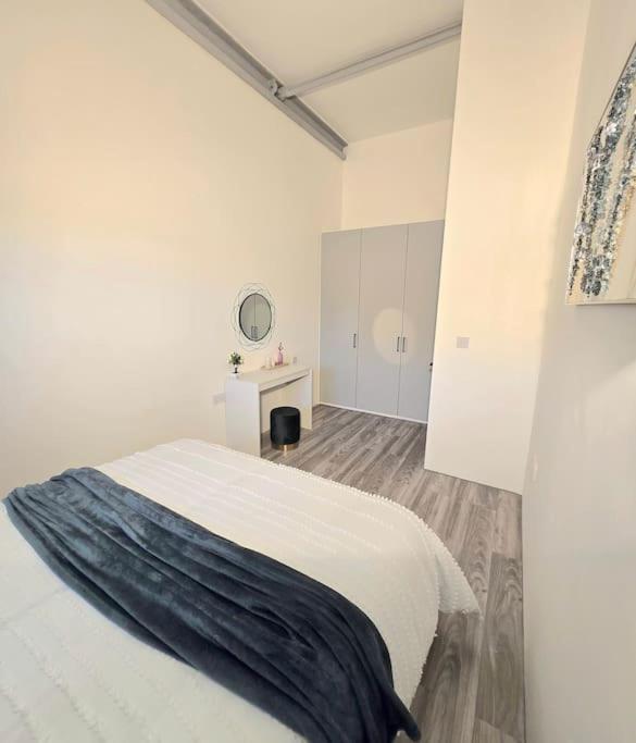 Modern Duplex Penthouse Panoramic Views & Parking Lejlighed Bradford  Eksteriør billede