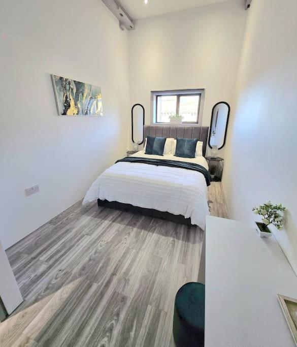 Modern Duplex Penthouse Panoramic Views & Parking Lejlighed Bradford  Eksteriør billede