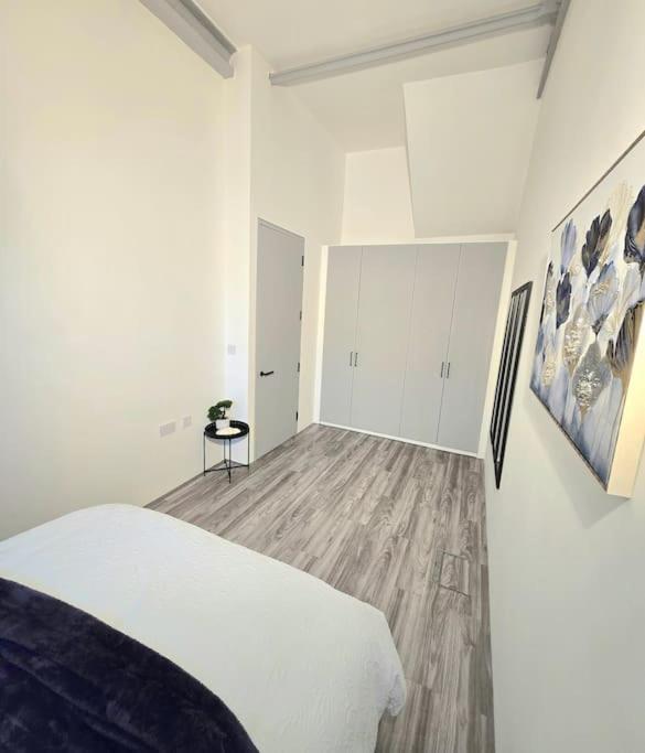 Modern Duplex Penthouse Panoramic Views & Parking Lejlighed Bradford  Eksteriør billede