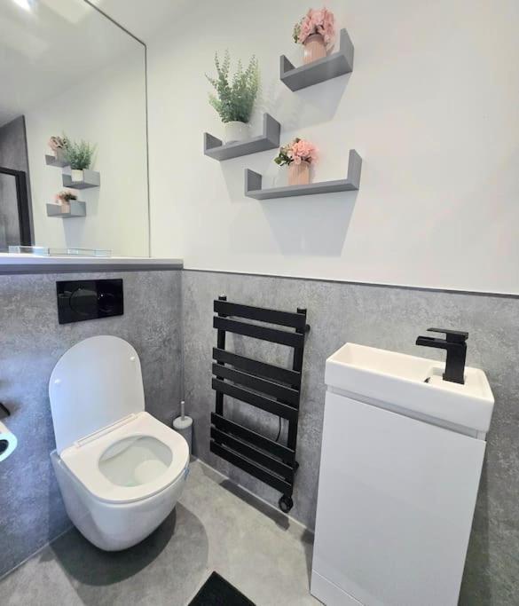 Modern Duplex Penthouse Panoramic Views & Parking Lejlighed Bradford  Eksteriør billede