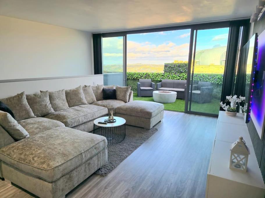 Modern Duplex Penthouse Panoramic Views & Parking Lejlighed Bradford  Eksteriør billede