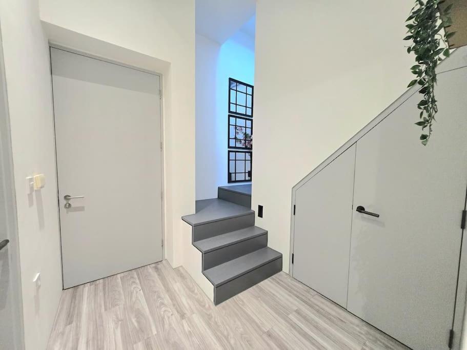 Modern Duplex Penthouse Panoramic Views & Parking Lejlighed Bradford  Eksteriør billede